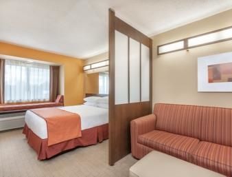 Microtel Inn & Suites By Wyndham Verona Room photo